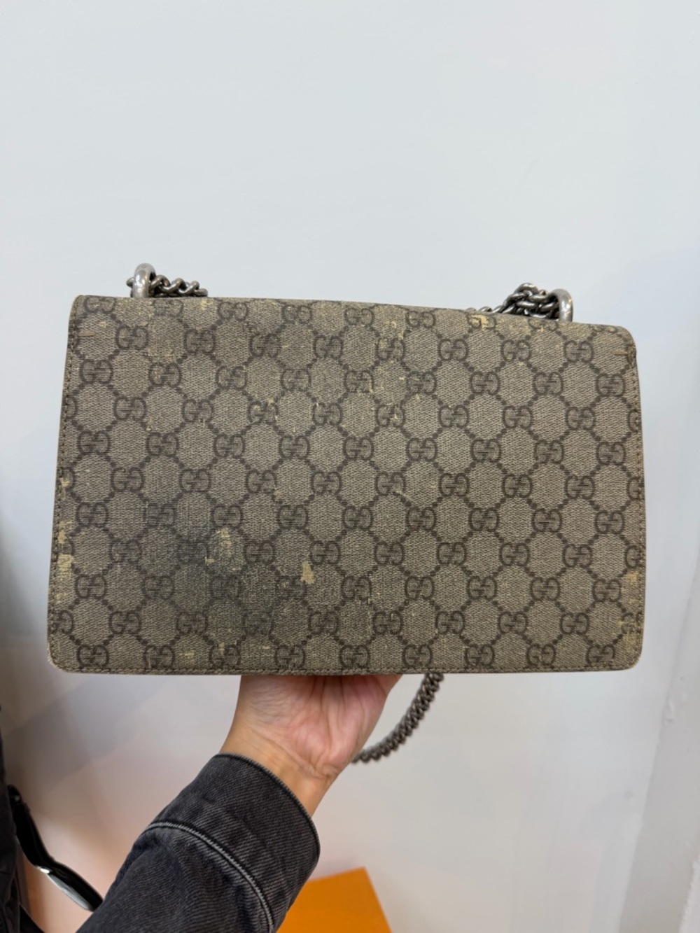 Gucci Beige GG Supreme Canvas Shoulder Bag with Red Accent - Picture 4 of 6